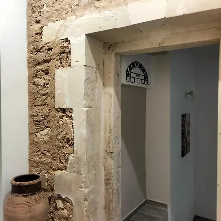 Square House Apartment Solarino