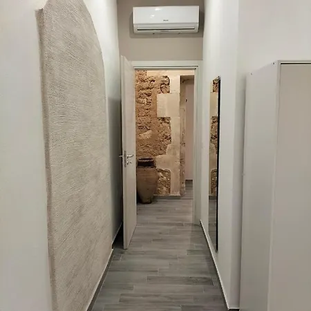 Square House * Solarino