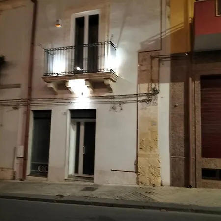 Square House Solarino